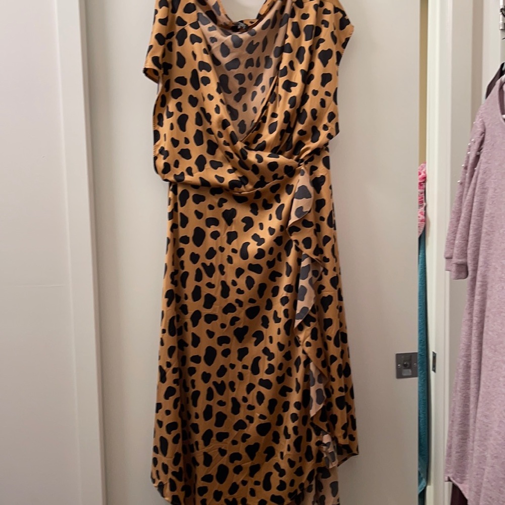 Beautiful brown and black dress very sexy. 👜◼️